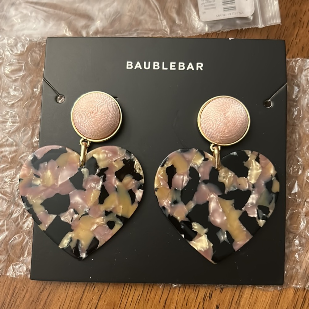 NIB Baublebar acrylic heart earrings